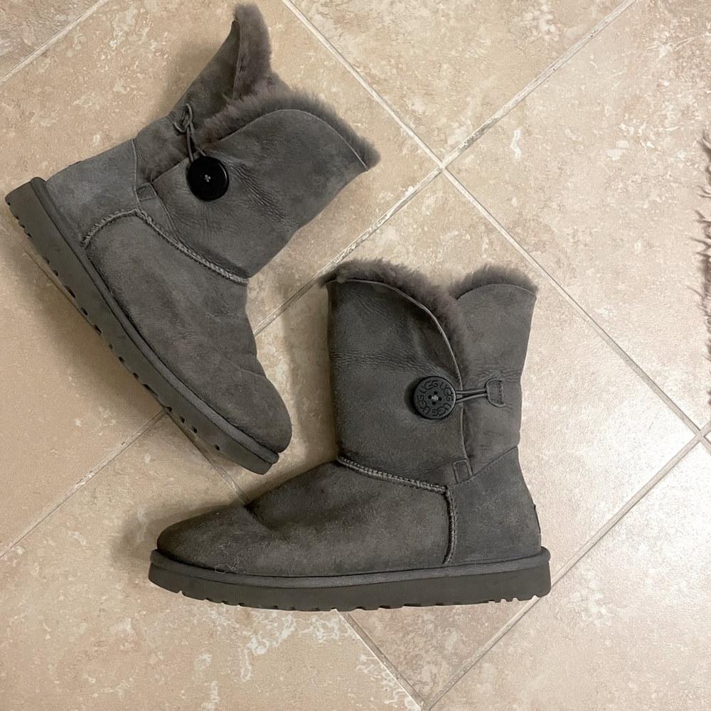 Bailey Button Uggs